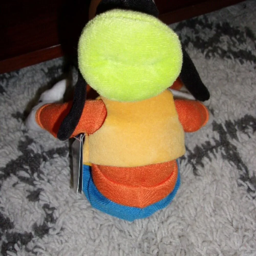 Disney Store New with tags Goofy Stuffed Animal